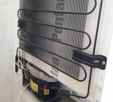 Kühlschrank von hinten, Quelle: M. Wölfer